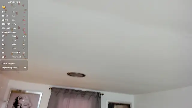 Snapshot of Beautyari_ chatting on 11.21.25 Beautyari online show from 11.21.25