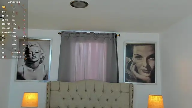 Snapshot of Beautyari_ chatting on 11.26.25 Beautyari online show from 11.26.25