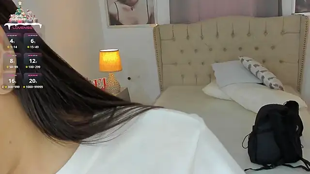 Snapshot of Beautyari_ chatting on 12.15.25 Beautyari online show from 12.15.25