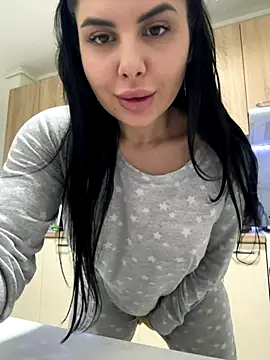 Snapshot of Scarlett-Dream chatting on 12.16.25 Scarlett-Dream online show from 12.16.25