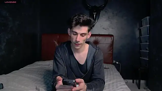 Snapshot of DanielCrush1 chatting on 04.30.26 DanielCrush1 online show from 04.30.26