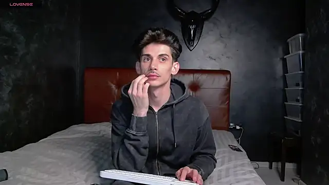 Snapshot of DanielCrush1 chatting on 04.30.26 DanielCrush1 online show from 04.30.26
