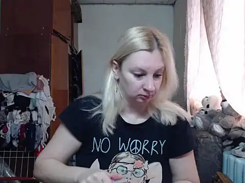 Snapshot of BustyBlond chatting on 02.08.25 BustyBlond online show from 02.08.25
