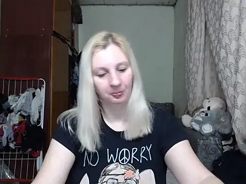 Snapshot of BustyBlond chatting on 02.10.25 BustyBlond online show from 02.10.25