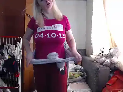 Snapshot of BustyBlond chatting on 02.12.25 BustyBlond online show from 02.12.25