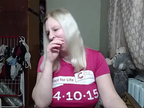 Snapshot of BustyBlond chatting on 03.05.25 BustyBlond online show from 03.05.25