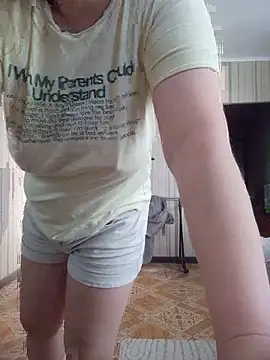 Snapshot of BustyBlond chatting on 06.18.26 BustyBlond online show from 06.18.26