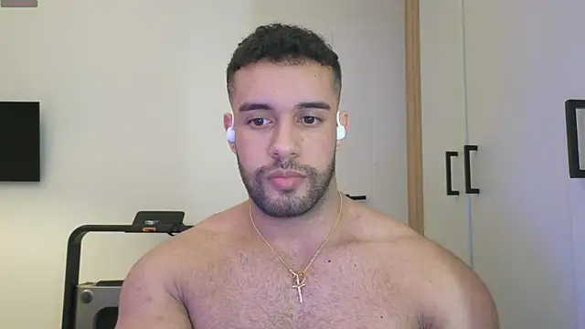 Snapshot of izaak_lover chatting on 01.03.25 izaak lover online show from 01.03.25