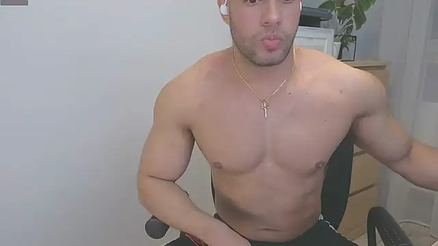 Snapshot of izaak_lover chatting on 02.13.25 izaak lover online show from 02.13.25