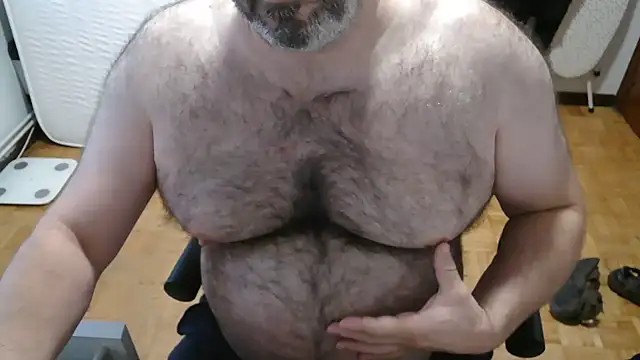 Snapshot of mikeyhotbear chatting on 08.06.26 mikeyhotbear online show from 08.06.26