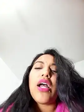 Snapshot of marypaula chatting on 12.03.25 marypaula online show from 12.03.25