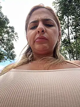 Snapshot of sammyqueenx21 chatting on 03.16.25 sammyqueenx21 online show from 03.16.25