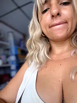 sammyqueenx21 online show from 11.30.25