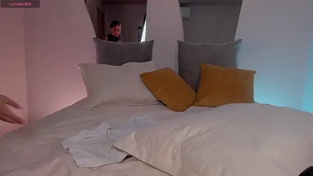 ErikaBenz  online show from 03.02.25