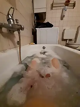 Snapshot of toeloverlive chatting on 12.04.24 toeloverlive online show from 12.04.24