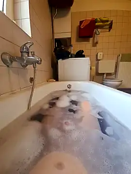 Snapshot of toeloverlive chatting on 01.23.25 toeloverlive online show from 01.23.25