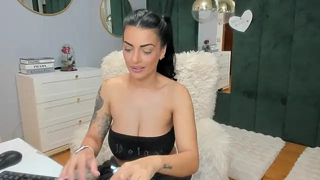 ElisaBaxter online show from 11.11.25