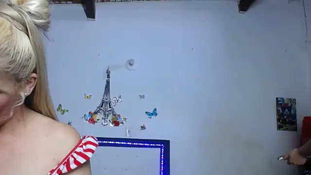 Nicolle Milf online show from 12.17.25