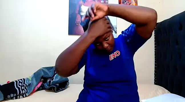 Snapshot of Toomuchbooty33 chatting on 02.04.25 Toomuchbooty33 online show from 02.04.25