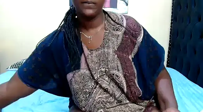 Snapshot of Toomuchbooty33 chatting on 02.12.25 Toomuchbooty33 online show from 02.12.25