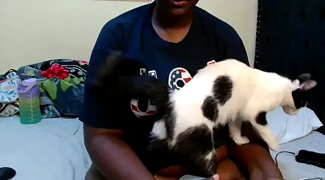 Snapshot of Toomuchbooty33 chatting on 03.07.25 Toomuchbooty33 online show from 03.07.25