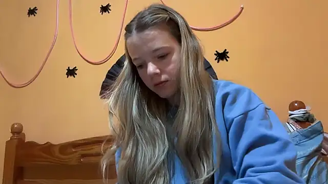 Snapshot of -veranito- chatting on 10.31.25 -veranito- online show from 10.31.25