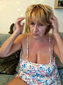 Snapshot of phryna@xh chatting on 10.08.25 phrynaxh online show from 10.08.25