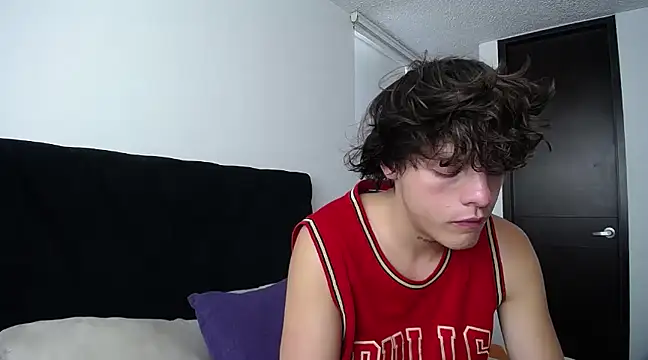 Snapshot of Santiago_kiler chatting on 02.27.25 Santiago kiler online show from 02.27.25