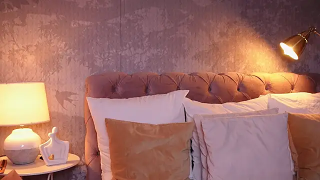 Snapshot of AngelaFay chatting on 03.11.25 AngelaFay online show from 03.11.25