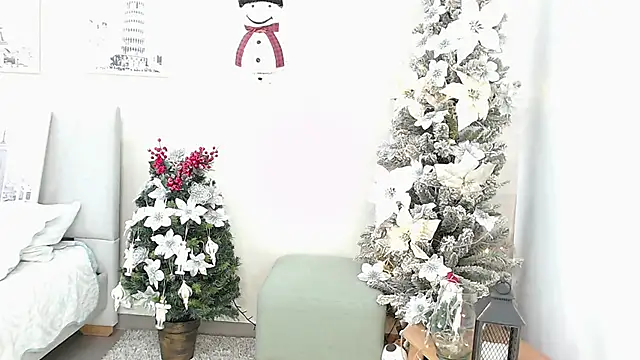 Snapshot of Sassy--Girl chatting on 12.26.24 Sassy--Girl online show from 12.26.24