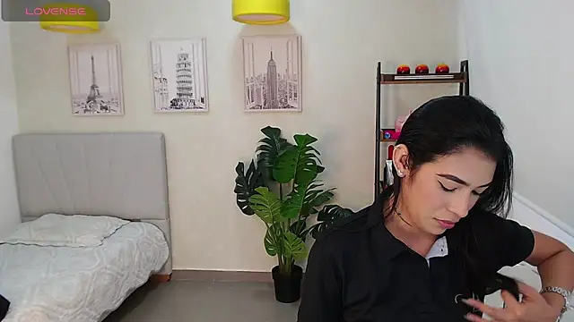 Snapshot of Sassy--Girl chatting on 03.18.25 Sassy--Girl online show from 03.18.25