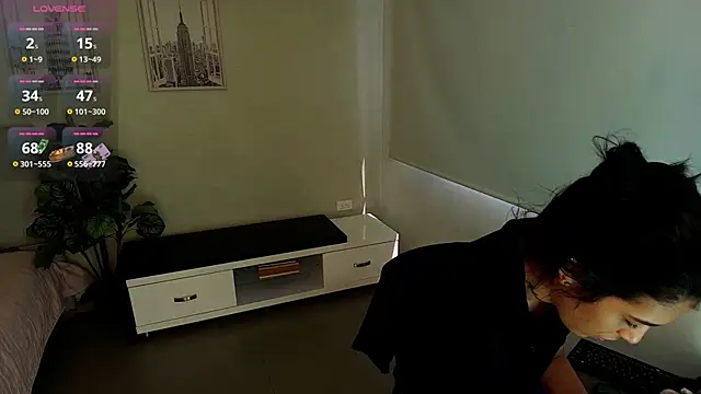 Snapshot of Sassy--Girl chatting on 11.13.25 Sassy--Girl online show from 11.13.25