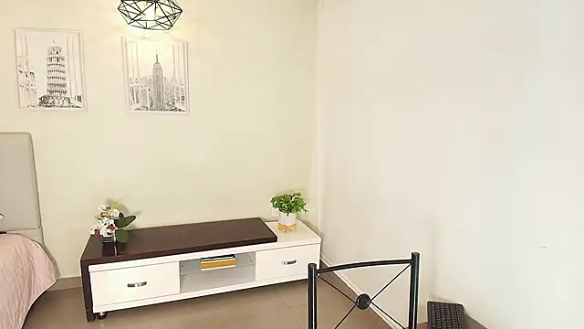 Snapshot of Sassy--Girl chatting on 11.21.25 Sassy--Girl online show from 11.21.25