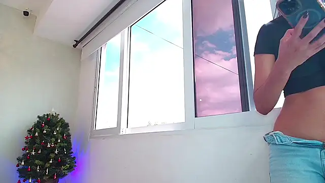 Snapshot of Sassy--Girl chatting on 11.27.25 Sassy--Girl online show from 11.27.25