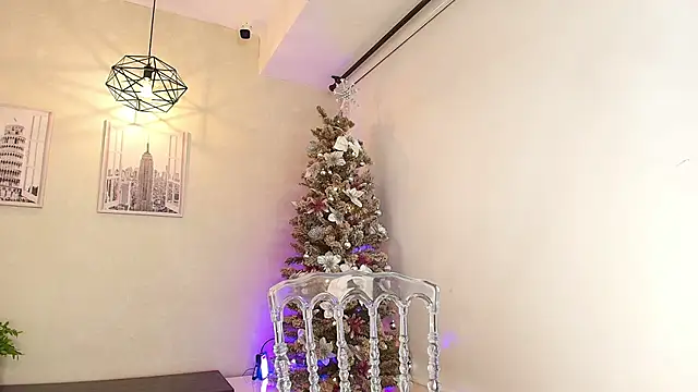 Snapshot of Sassy--Girl chatting on 11.29.25 Sassy--Girl online show from 11.29.25