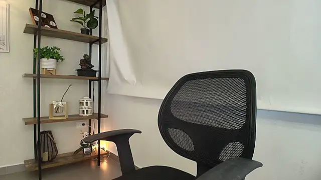 Snapshot of Sassy--Girl chatting on 03.13.26 Sassy--Girl online show from 03.13.26