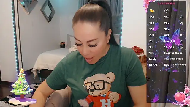 Snapshot of jlove_bss chatting on 12.15.24 jlove bss online show from 12.15.24