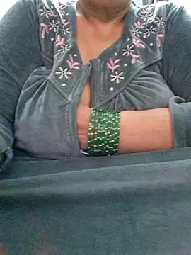 Snapshot of Kavya_XX chatting on 12.28.24 Kavya XX online show from 12.28.24