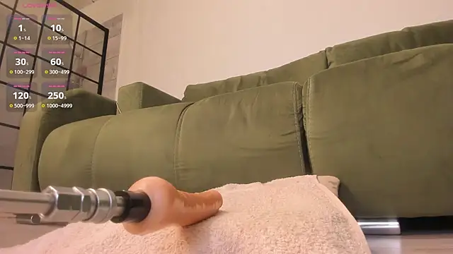 Snapshot of Kardashian____ chatting on 01.11.26 Kardashian online show from 01.11.26