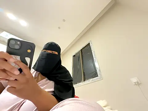 Snapshot of Submissive_Arab chatting on 12.20.25 Submissive Arab online show from 12.20.25