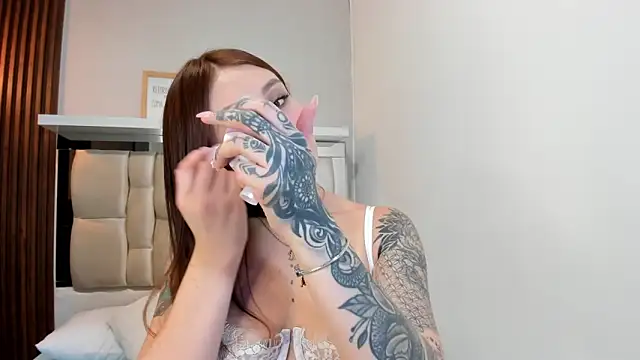 LANA-JONNES online show from 03.12.25