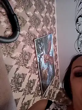 Snapshot of LeilaSaint chatting on 12.02.25 LeilaSaint online show from 12.02.25