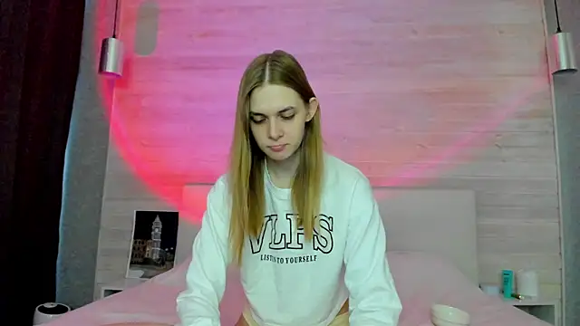 molly hunt  online show from 04.26.26