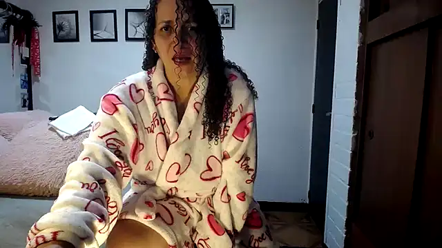 Snapshot of maturehoxx chatting on 09.18.25 maturehoxx online show from 09.18.25