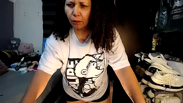 Snapshot of maturehoxx chatting on 11.29.25 maturehoxx online show from 11.29.25