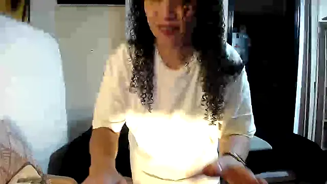 Snapshot of maturehoxx chatting on 02.15.26 maturehoxx online show from 02.15.26