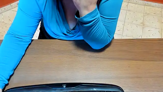 NikkiHolland online show from 10.30.25