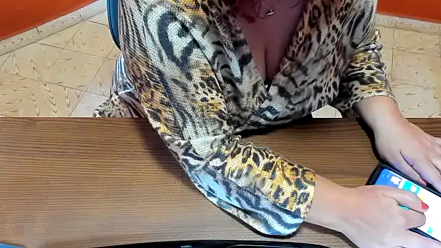 NikkiHolland online show from 11.11.25