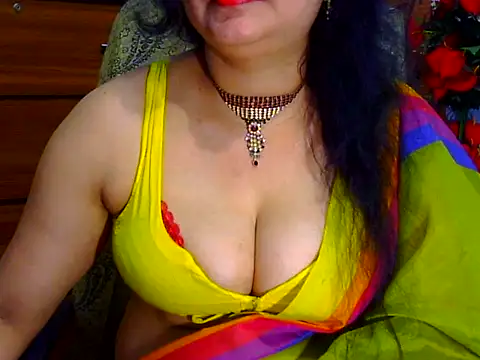 Snapshot of Daneldayna chatting on 10.28.25 Daneldayna online show from 10.28.25