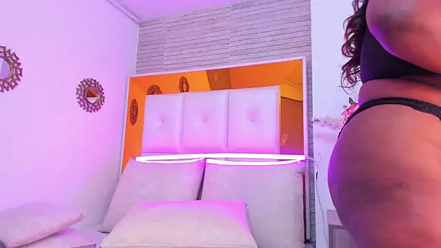 Snapshot of ShaniaBrownn chatting on 01.16.25 ShaniaBrownn online show from 01.16.25